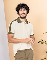Camiseta tipo polo con botones funcionales  y mangas y cuello tejidos